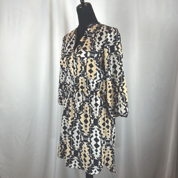 Eight Sixty Geometric Print Dress in Black and Cream - Picture 4 of 6